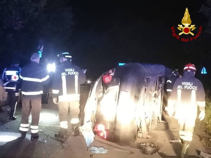 Auto con quattro persone a bordo si ribalta, incidente sulla via Provinciale SP3 nel comune di Maratea