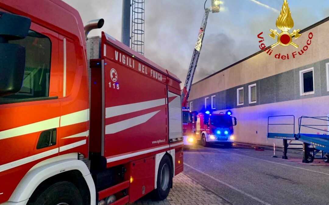 Ferrandina, incendio all’alba in un opificio della zona industriale