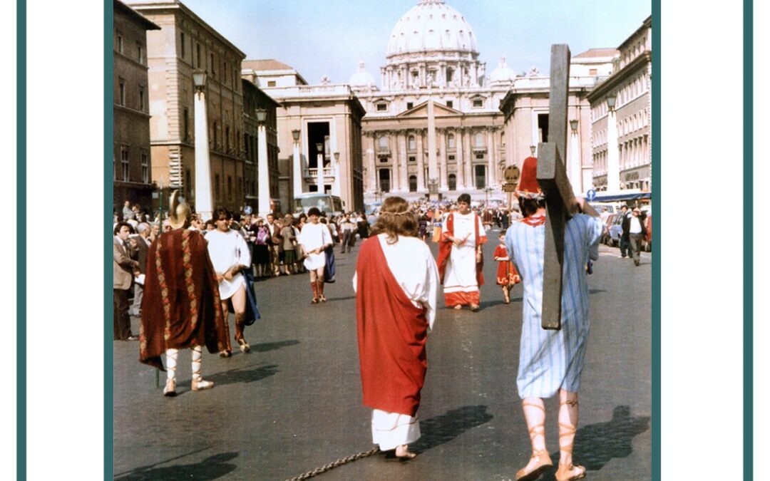 A Barile una mostra sulla Via Crucis a Roma dal Papa nel 1983