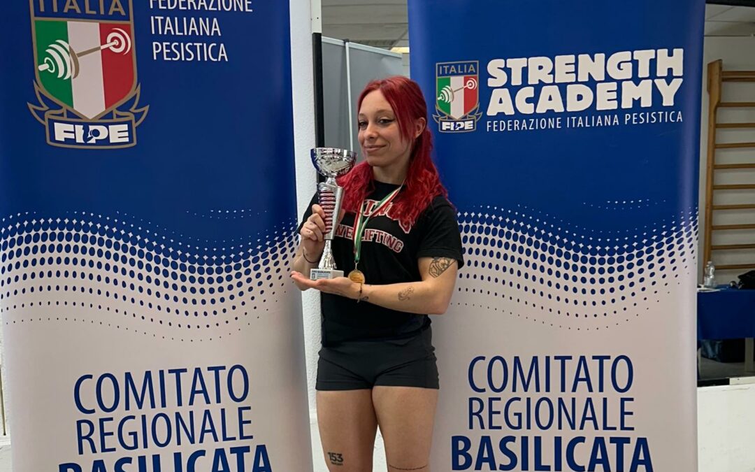 Maria Scandiffio vince il campionato regionale Fipe di distensione su panca